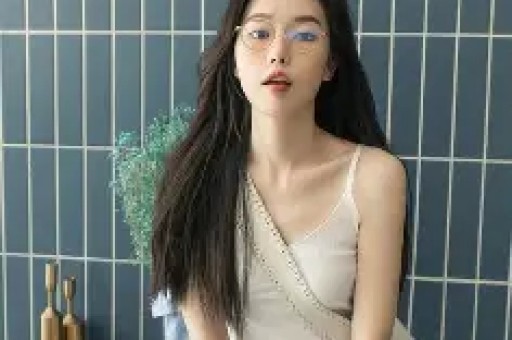 陪玩陪睡只是皮毛！继手伸进裤子后又一女星自曝50多都不放过