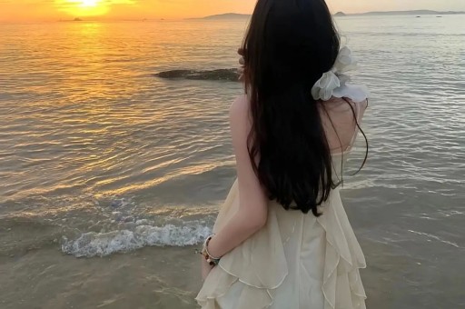 斗鱼女主播忘关摄像头私密画面流出！虚假人设彻底翻车